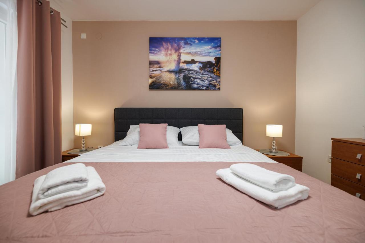Apartman La Vista E' Bella Kornic Exterior photo